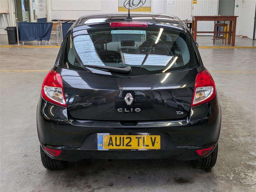 <p>2012 RENAULT CLIO DYNAMIQUE TOMTOM TCE</p>
