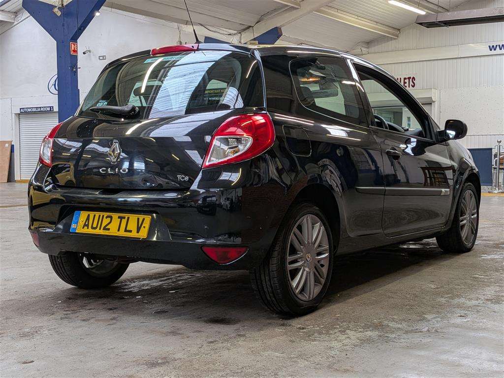 <p>2012 RENAULT CLIO DYNAMIQUE TOMTOM TCE</p>