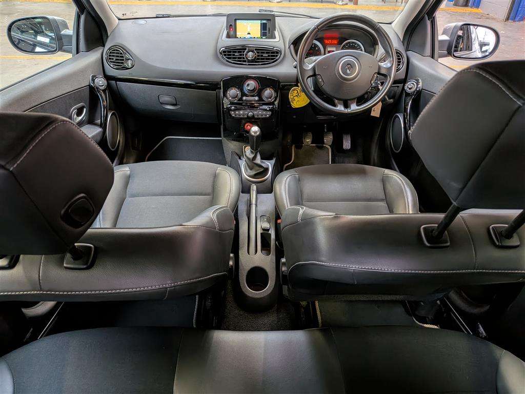 <p>2012 RENAULT CLIO DYNAMIQUE TOMTOM TCE</p>
