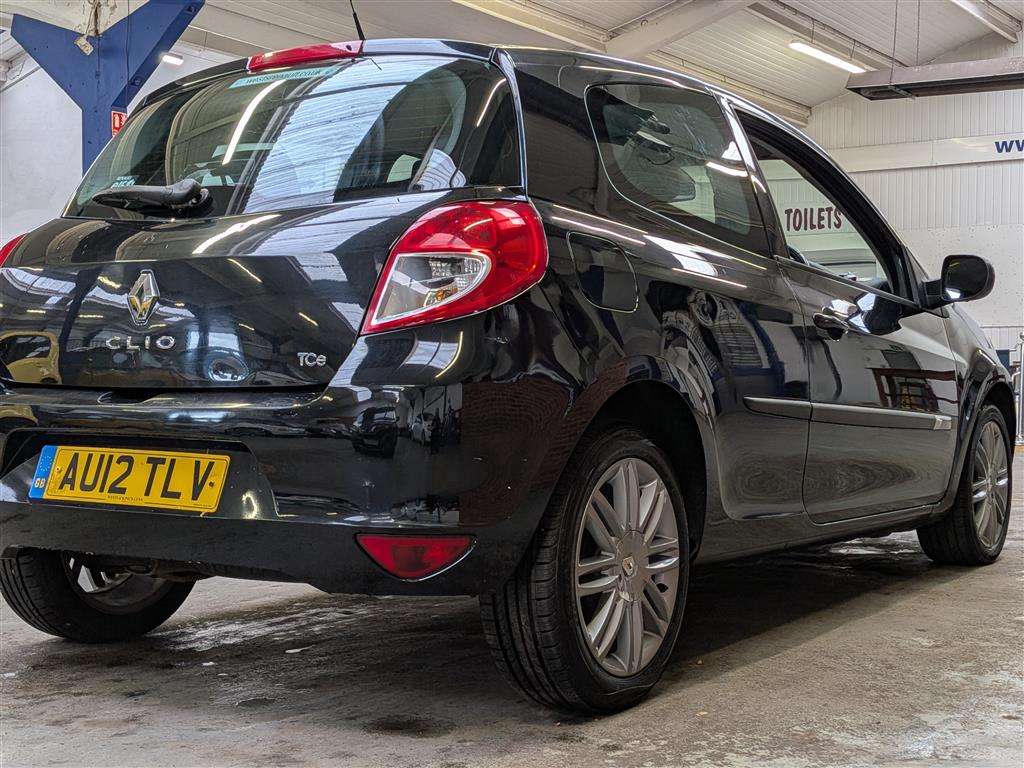 <p>2012 RENAULT CLIO DYNAMIQUE TOMTOM TCE</p>