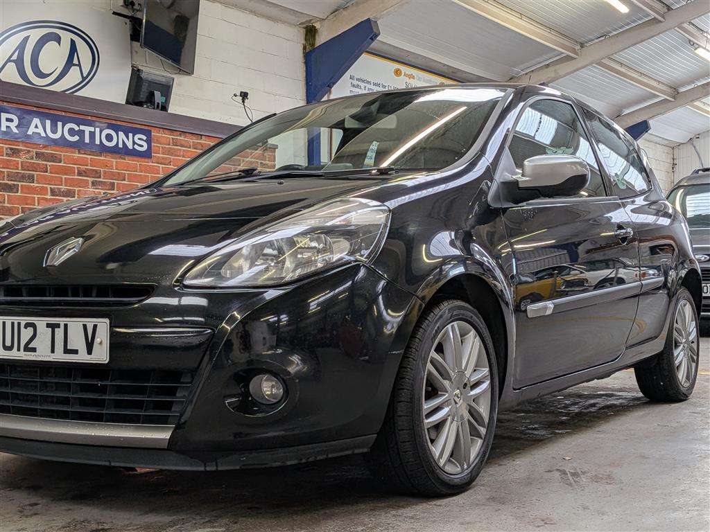 <p>2012 RENAULT CLIO DYNAMIQUE TOMTOM TCE</p>