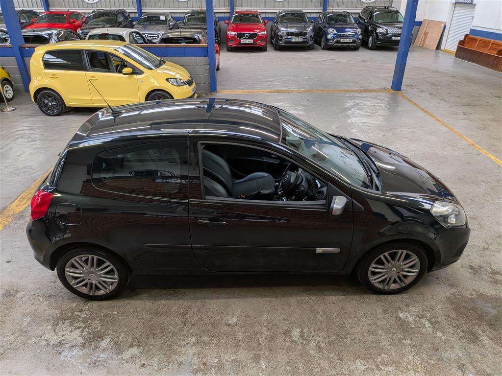 <p>2012 RENAULT CLIO DYNAMIQUE TOMTOM TCE</p>