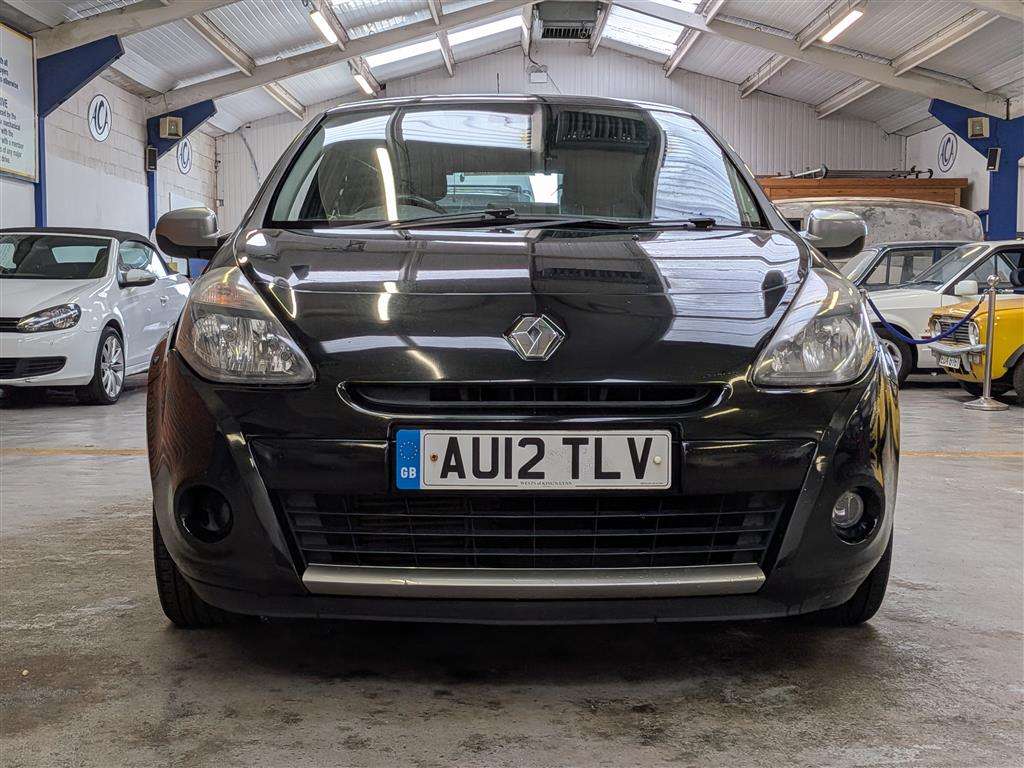 <p>2012 RENAULT CLIO DYNAMIQUE TOMTOM TCE</p>