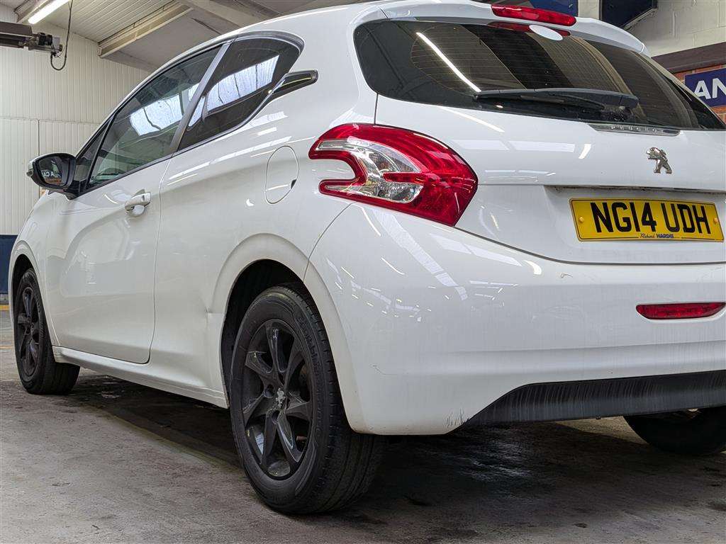 <p>2014 PEUGEOT 208 ACTIVE</p>
