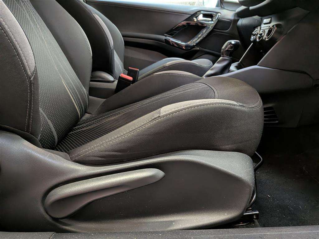 <p>2014 PEUGEOT 208 ACTIVE</p>