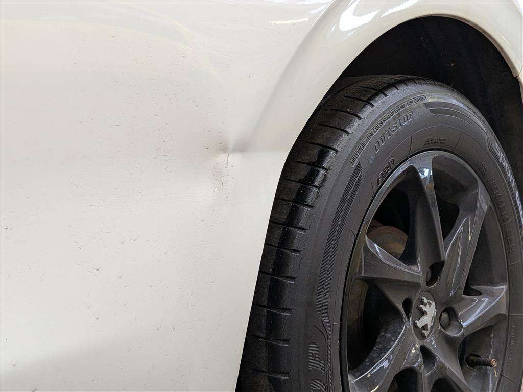 <p>2014 PEUGEOT 208 ACTIVE</p>