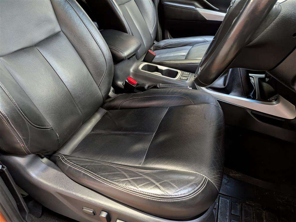 <p>2016 NISSAN NP300 NAVARA TEKNA DCI</p>