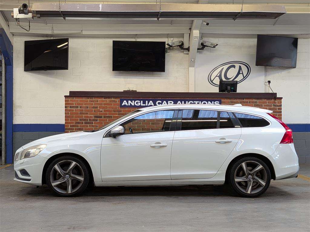 <p>2012 VOLVO V60 R-DESIGN T4 AUTO</p>