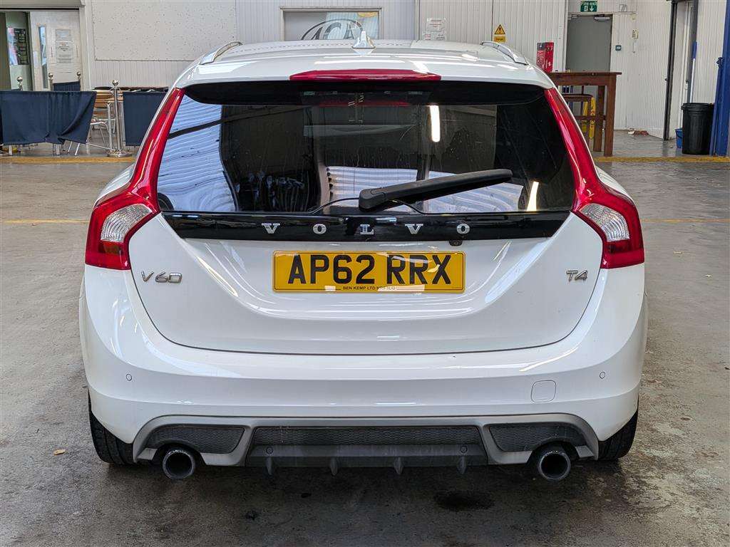<p>2012 VOLVO V60 R-DESIGN T4 AUTO</p>