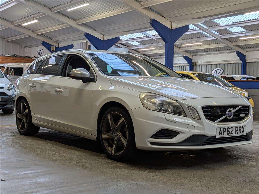 <p>2012 VOLVO V60 R-DESIGN T4 AUTO</p>
