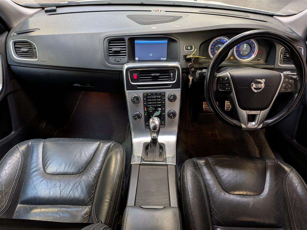 <p>2012 VOLVO V60 R-DESIGN T4 AUTO</p>