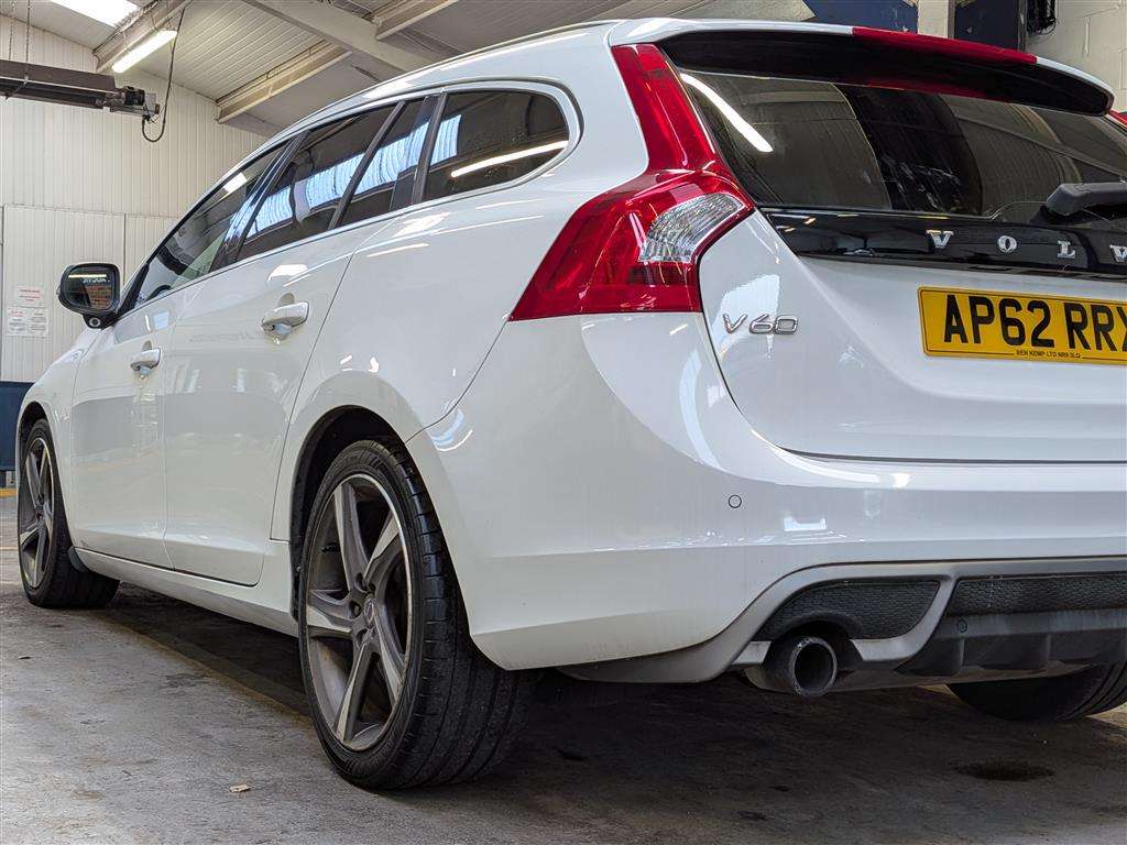 <p>2012 VOLVO V60 R-DESIGN T4 AUTO</p>