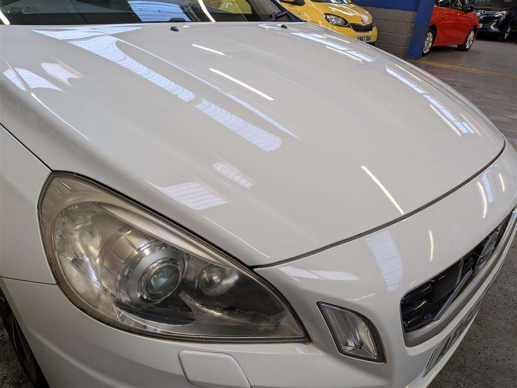 <p>2012 VOLVO V60 R-DESIGN T4 AUTO</p>
