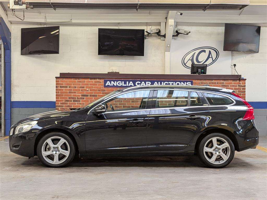 <p>2013 VOLVO V60 SE LUX T4 AUTO</p>