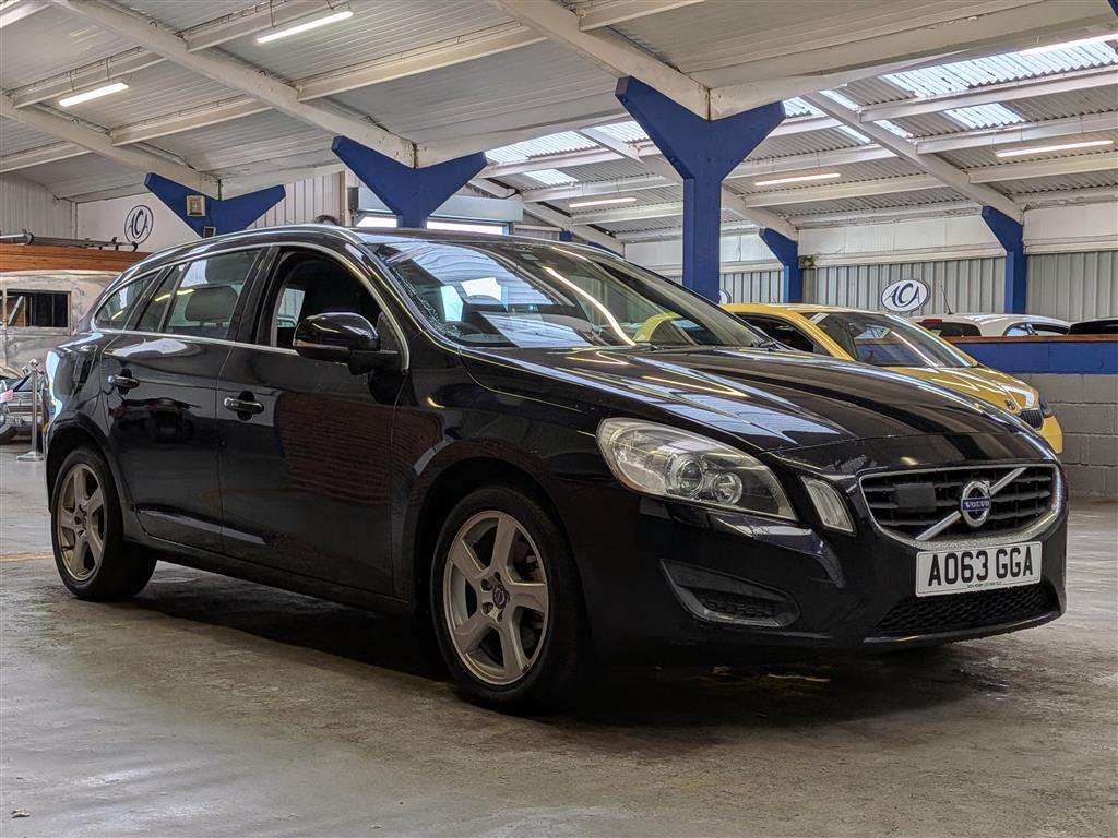 <p>2013 VOLVO V60 SE LUX T4 AUTO</p>