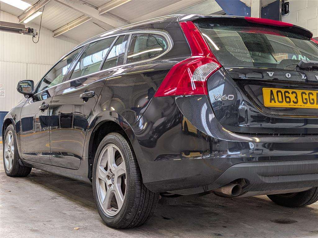 <p>2013 VOLVO V60 SE LUX T4 AUTO</p>