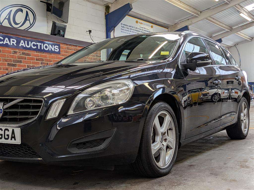 <p>2013 VOLVO V60 SE LUX T4 AUTO</p>
