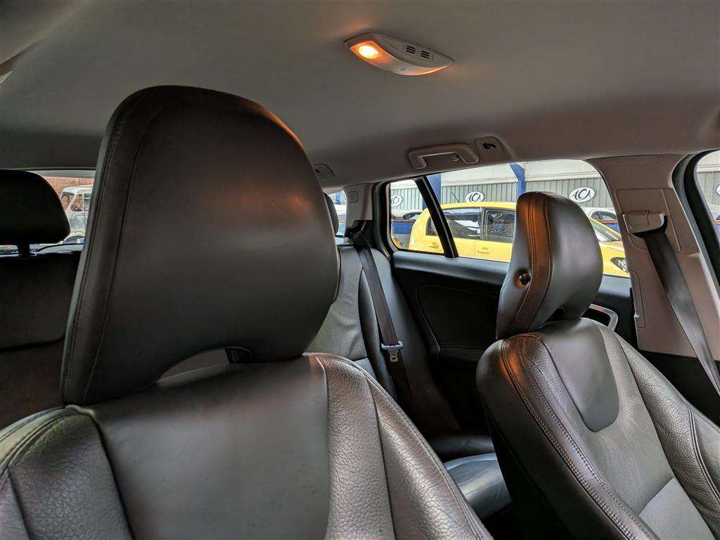 <p>2013 VOLVO V60 SE LUX T4 AUTO</p>