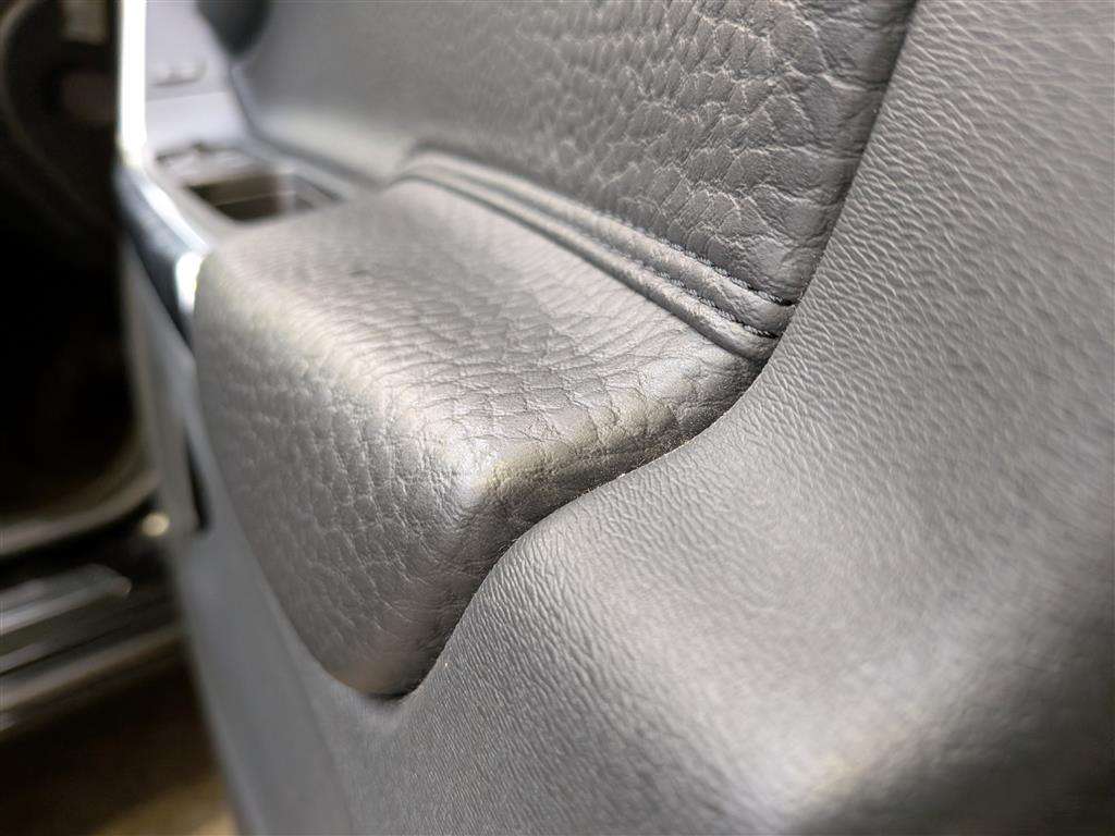 <p>2013 VOLVO V60 SE LUX T4 AUTO</p>
