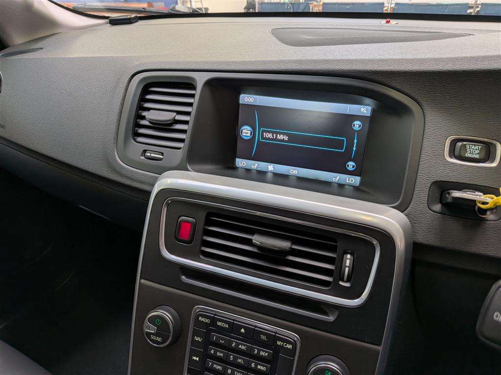 <p>2013 VOLVO V60 SE LUX T4 AUTO</p>