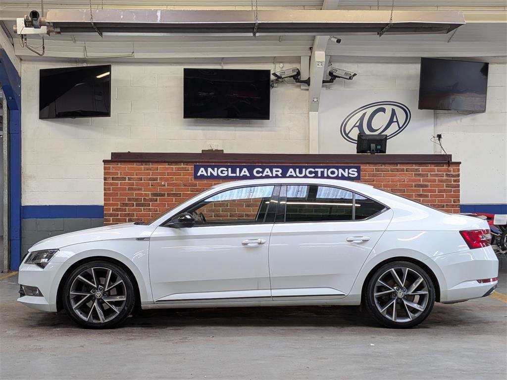 <p>2017 SKODA SUPERB SPORTLINE TSI S-A</p>