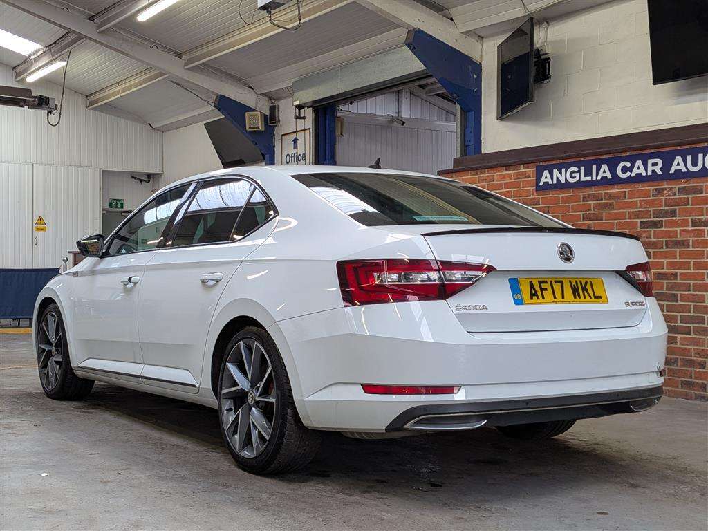 <p>2017 SKODA SUPERB SPORTLINE TSI S-A</p>