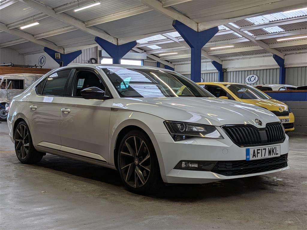 <p>2017 SKODA SUPERB SPORTLINE TSI S-A</p>