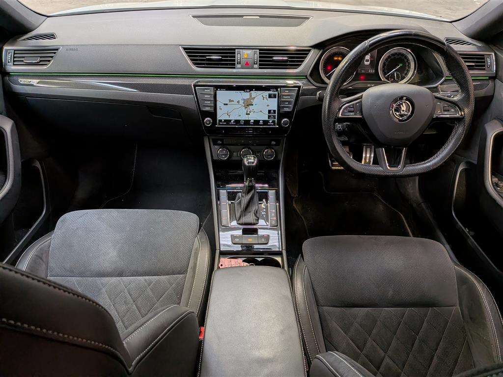 <p>2017 SKODA SUPERB SPORTLINE TSI S-A</p>