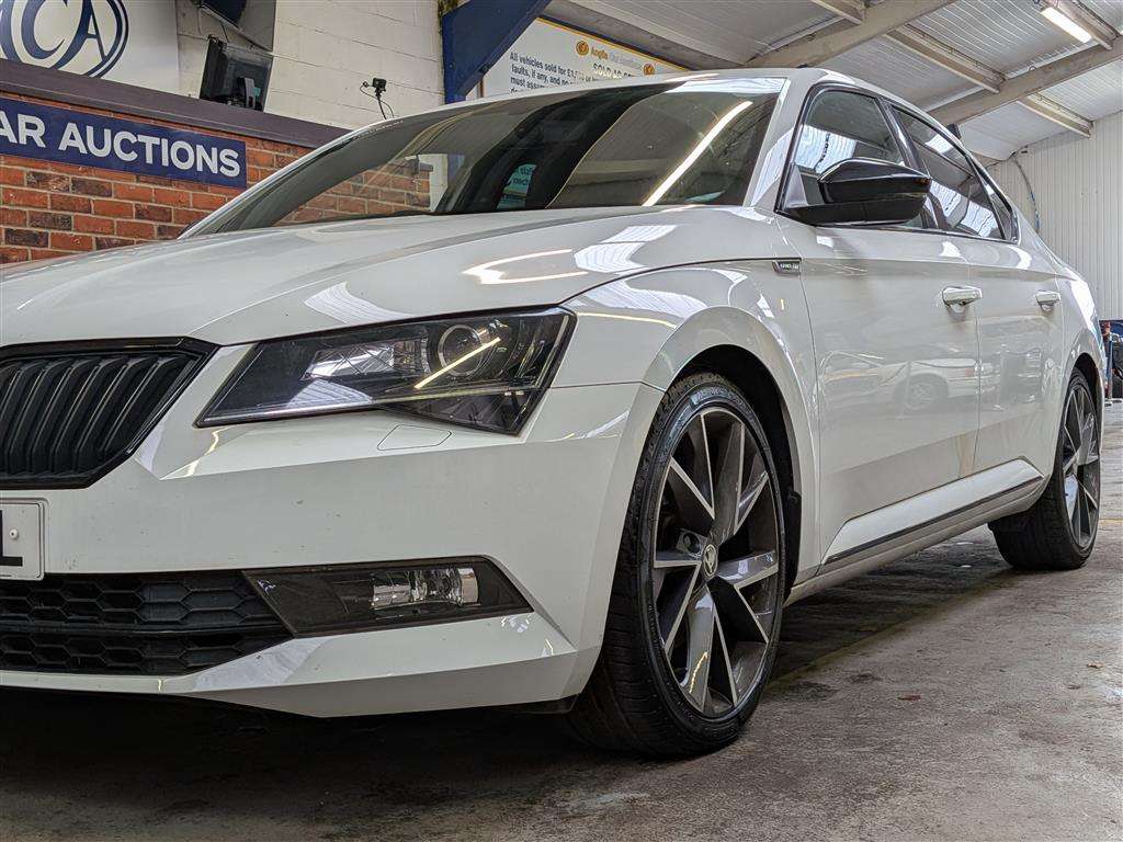 <p>2017 SKODA SUPERB SPORTLINE TSI S-A</p>