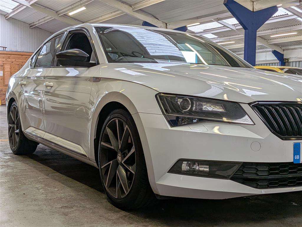 <p>2017 SKODA SUPERB SPORTLINE TSI S-A</p>