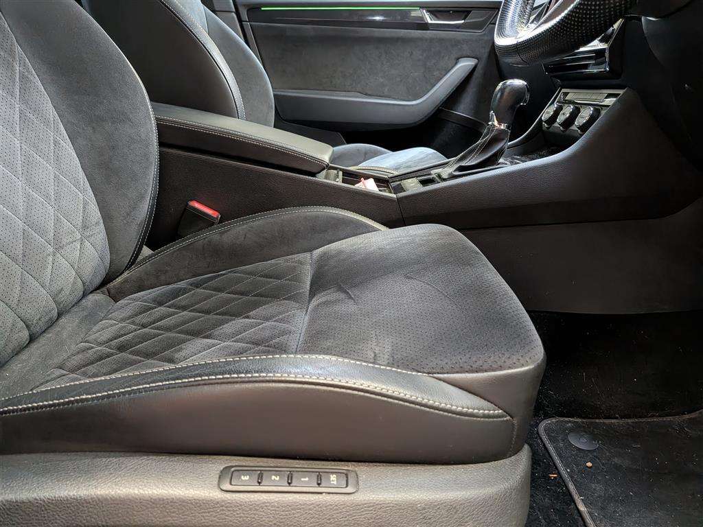 <p>2017 SKODA SUPERB SPORTLINE TSI S-A</p>