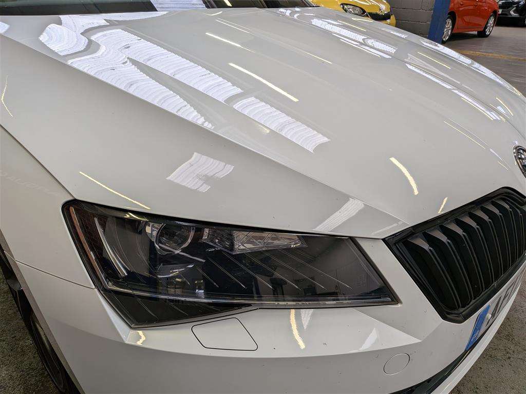 <p>2017 SKODA SUPERB SPORTLINE TSI S-A</p>