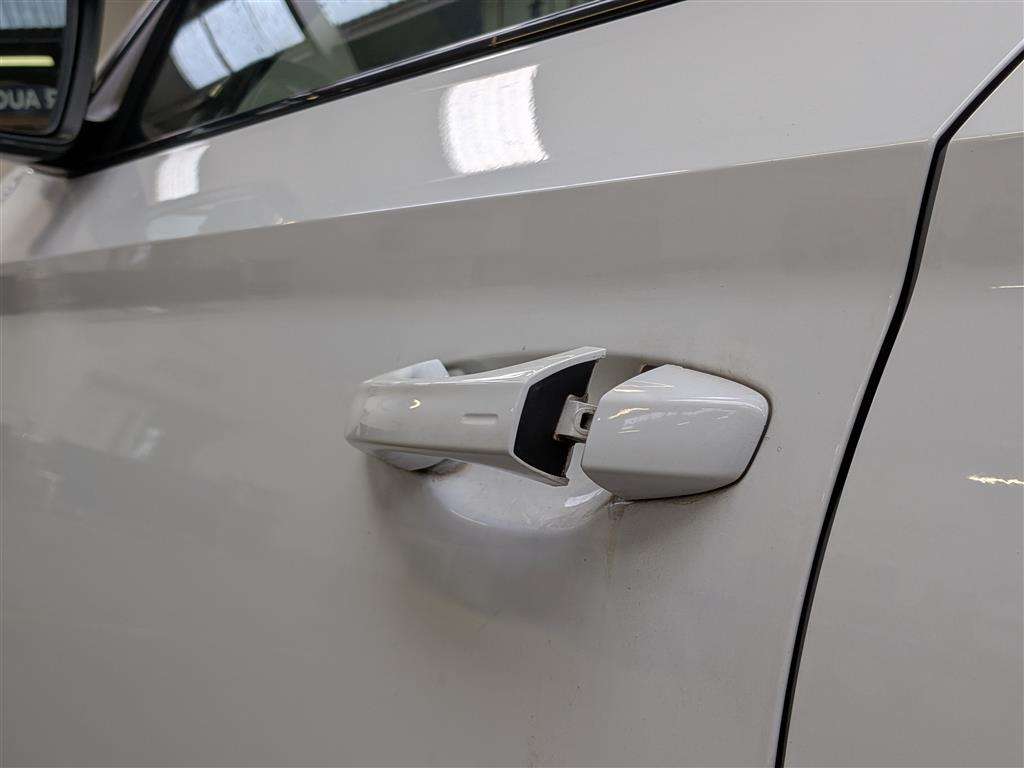 <p>2017 SKODA SUPERB SPORTLINE TSI S-A</p>