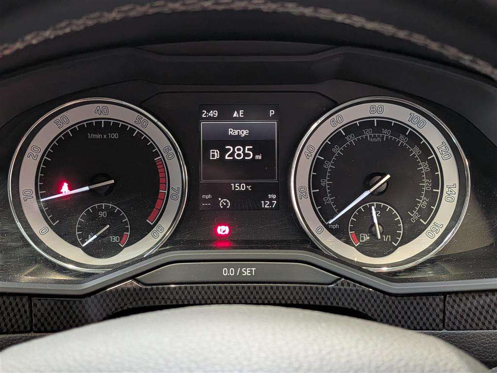 <p>2017 SKODA SUPERB SPORTLINE TSI S-A</p>