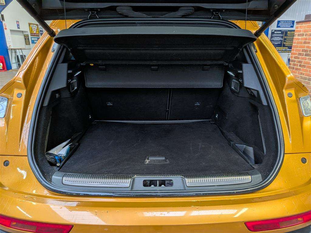 <p>2018 DS DS7 C-BACK ULTRAPRSTG BHD</p>