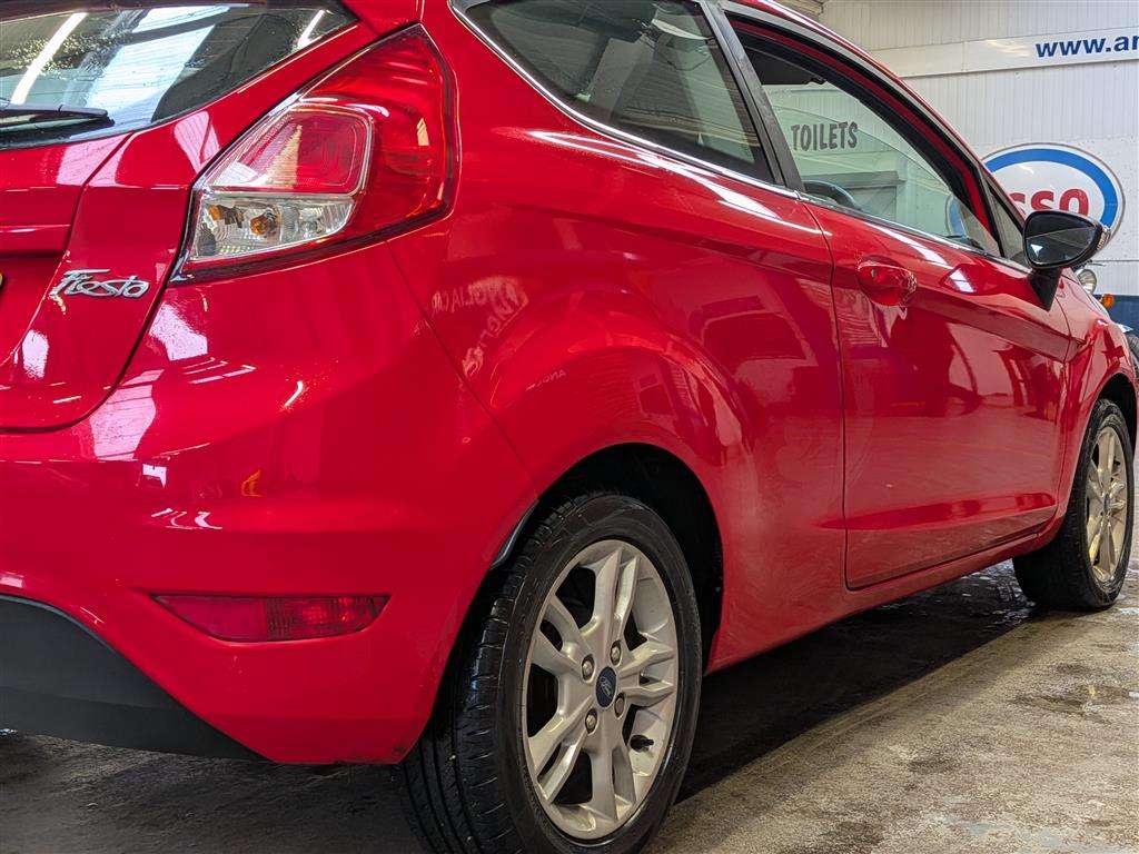 <p>2014 FORD FIESTA ZETEC</p>