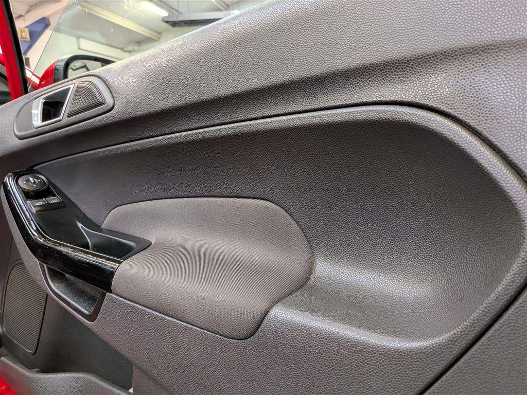 <p>2014 FORD FIESTA ZETEC</p>