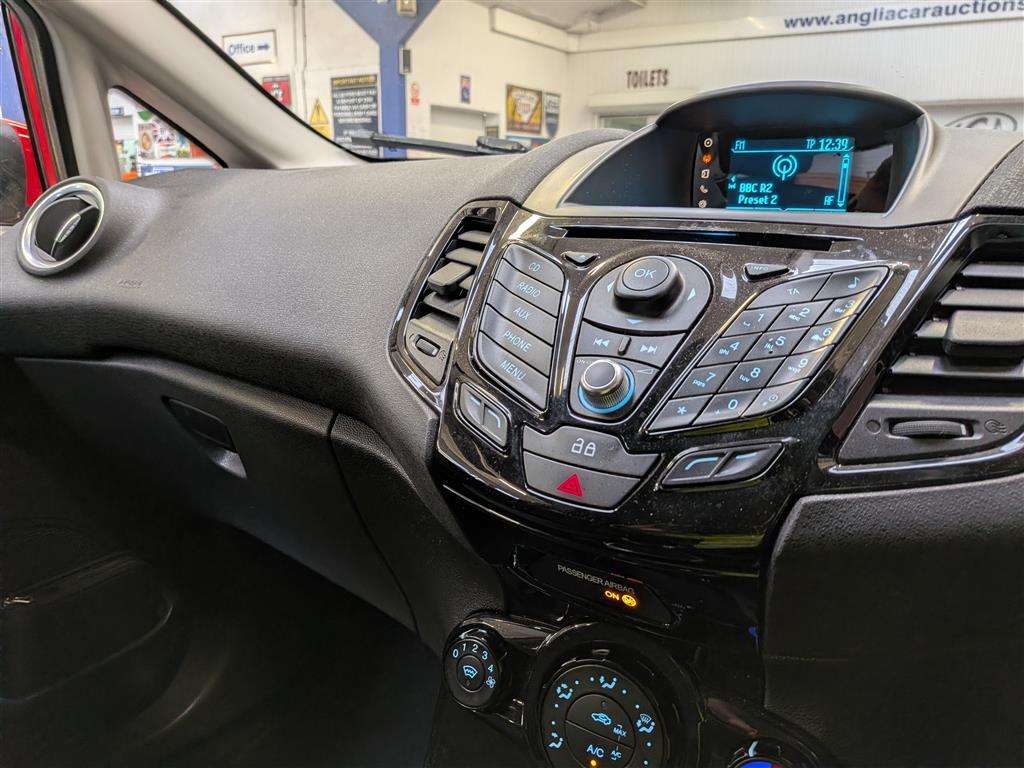 <p>2014 FORD FIESTA ZETEC</p>