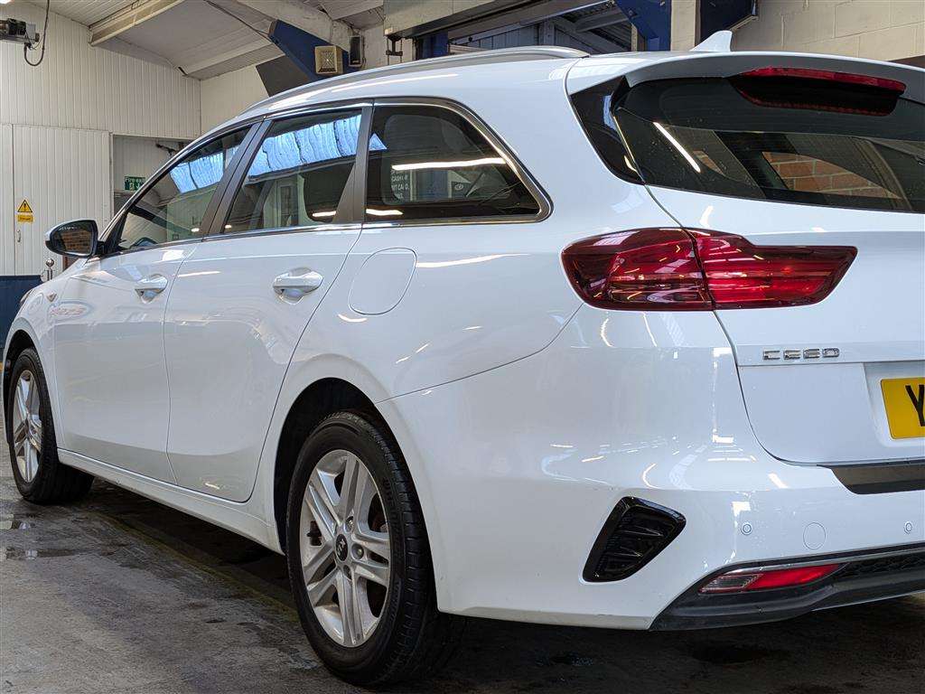<p>2021 KIA CEED 2 NAV CRDI ISG MHEV</p>