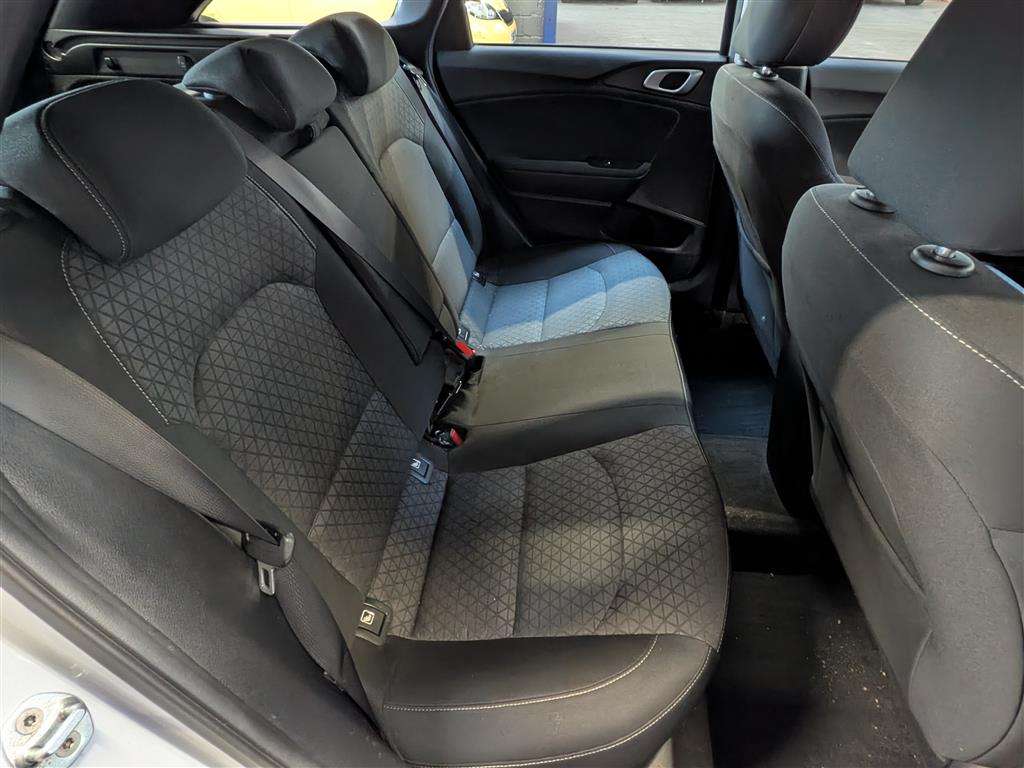 <p>2021 KIA CEED 2 NAV CRDI ISG MHEV</p>