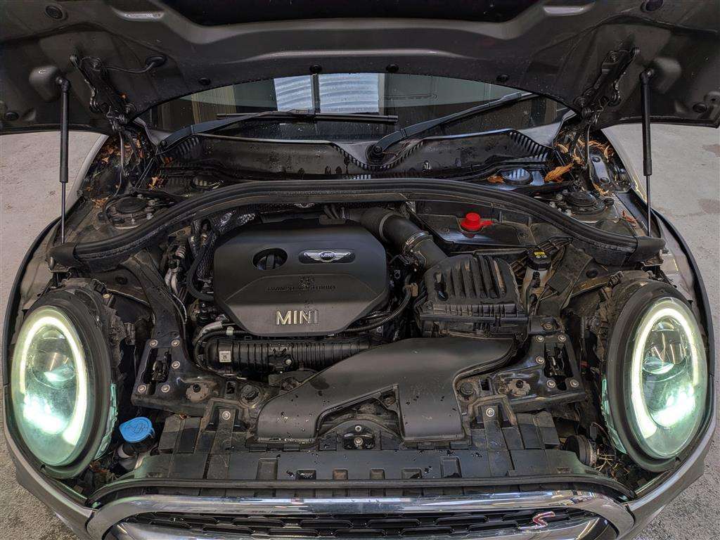 <p>2016 MINI CLUBMAN COOPER S AUTO</p>
