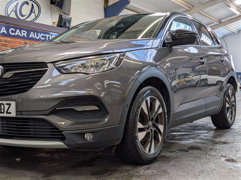<p>2020 VAUXHALL GRANDLAND X SRI NAV TURBO</p>