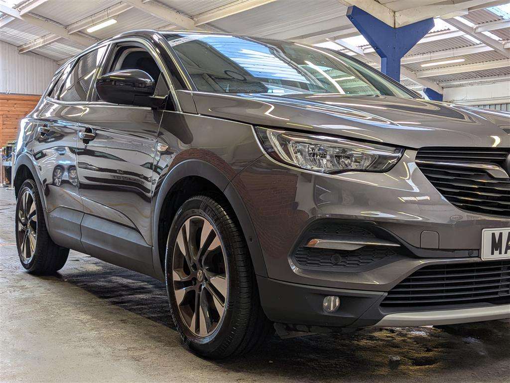 <p>2020 VAUXHALL GRANDLAND X SRI NAV TURBO</p>