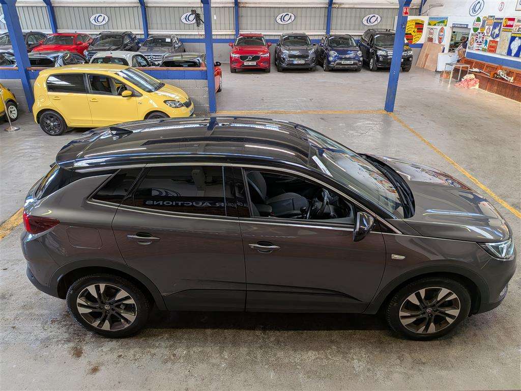 <p>2020 VAUXHALL GRANDLAND X SRI NAV TURBO</p>