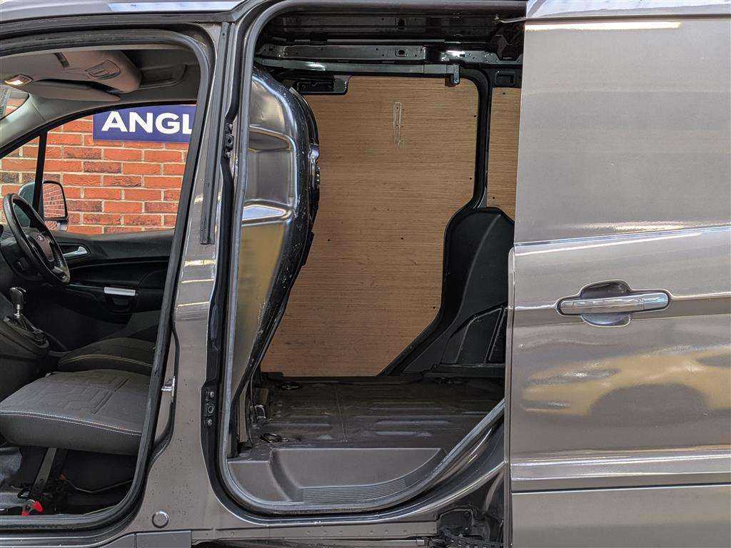 <p>2018 FORD TRANSIT CONNECT 200 LIMIT</p>