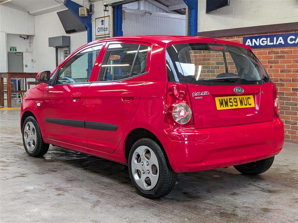 <p>2010 KIA PICANTO STRIKE</p>