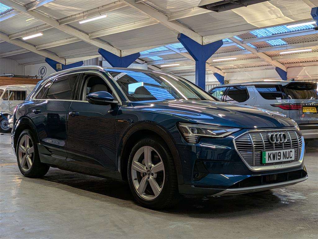 <p>2019 AUDI E-TRON 55 QUATTRO</p>