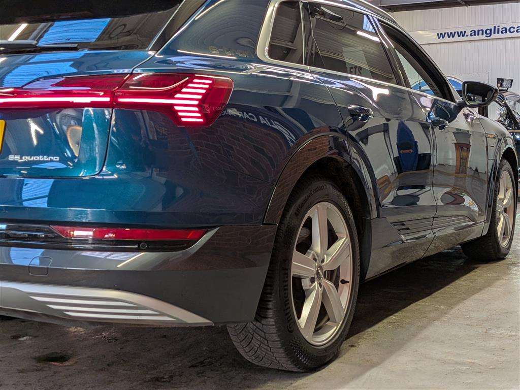 <p>2019 AUDI E-TRON 55 QUATTRO</p>
