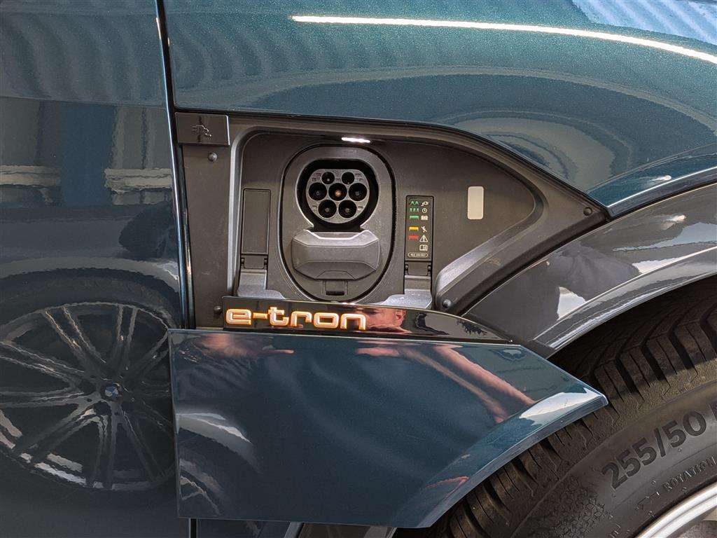 <p>2019 AUDI E-TRON 55 QUATTRO</p>