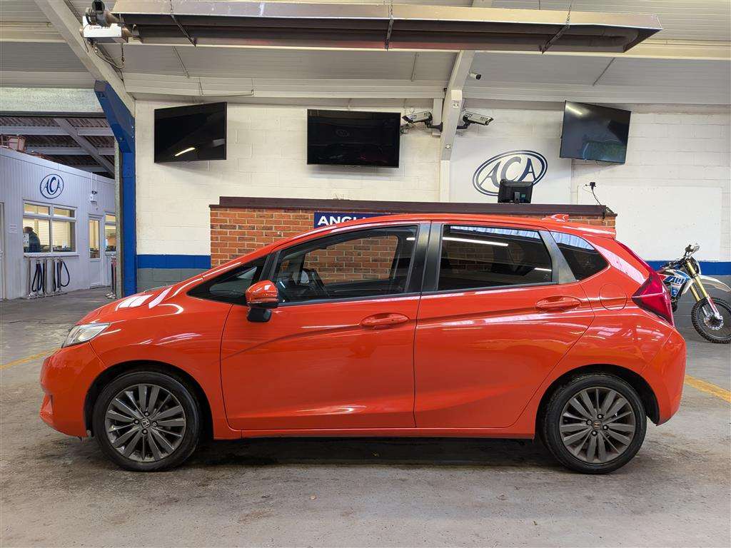 <p>2017 HONDA JAZZ EX I-VTEC CVT</p>
